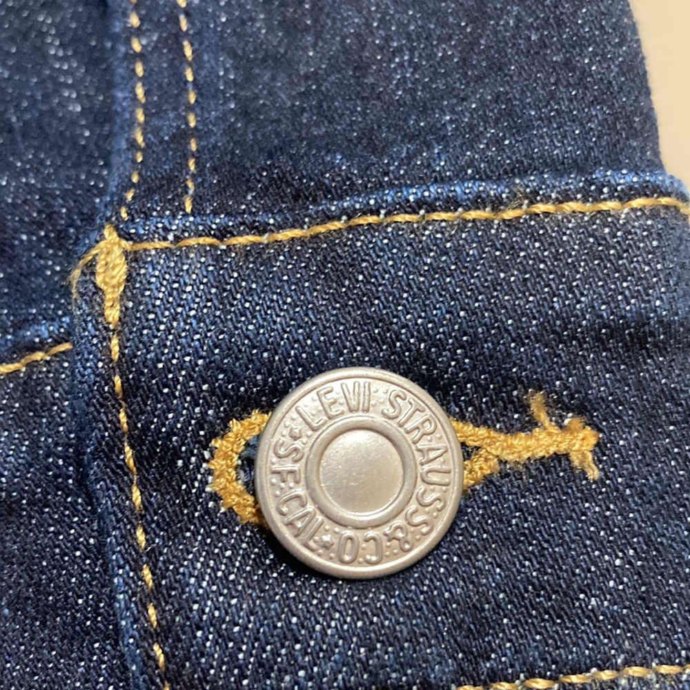 [ ₹900 ] Levis Women Denim Jacket - Picture 5 of 5